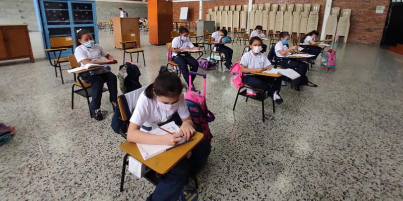 Más de 8.000 estudiantes regresaron a las clases presenciales en Ibagué ...